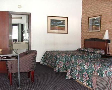 Rodeway Inn Cadillac Quarto foto
